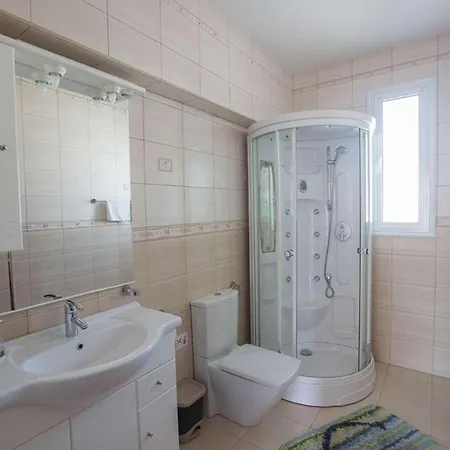 Med 2 Villa *